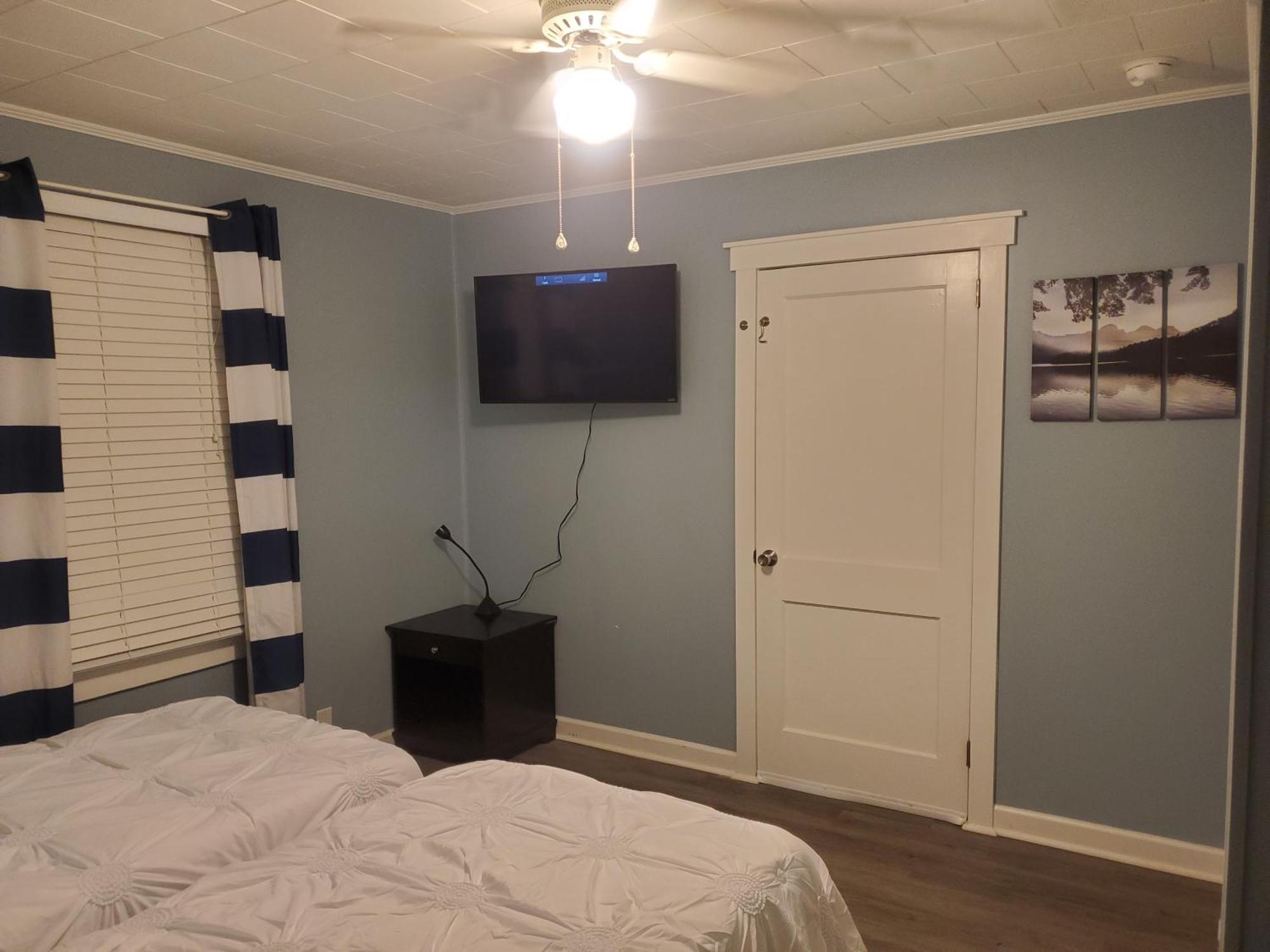 Private Single Level Standalone House Large Lot - 3 Bedrooms Charlotte Buitenkant foto