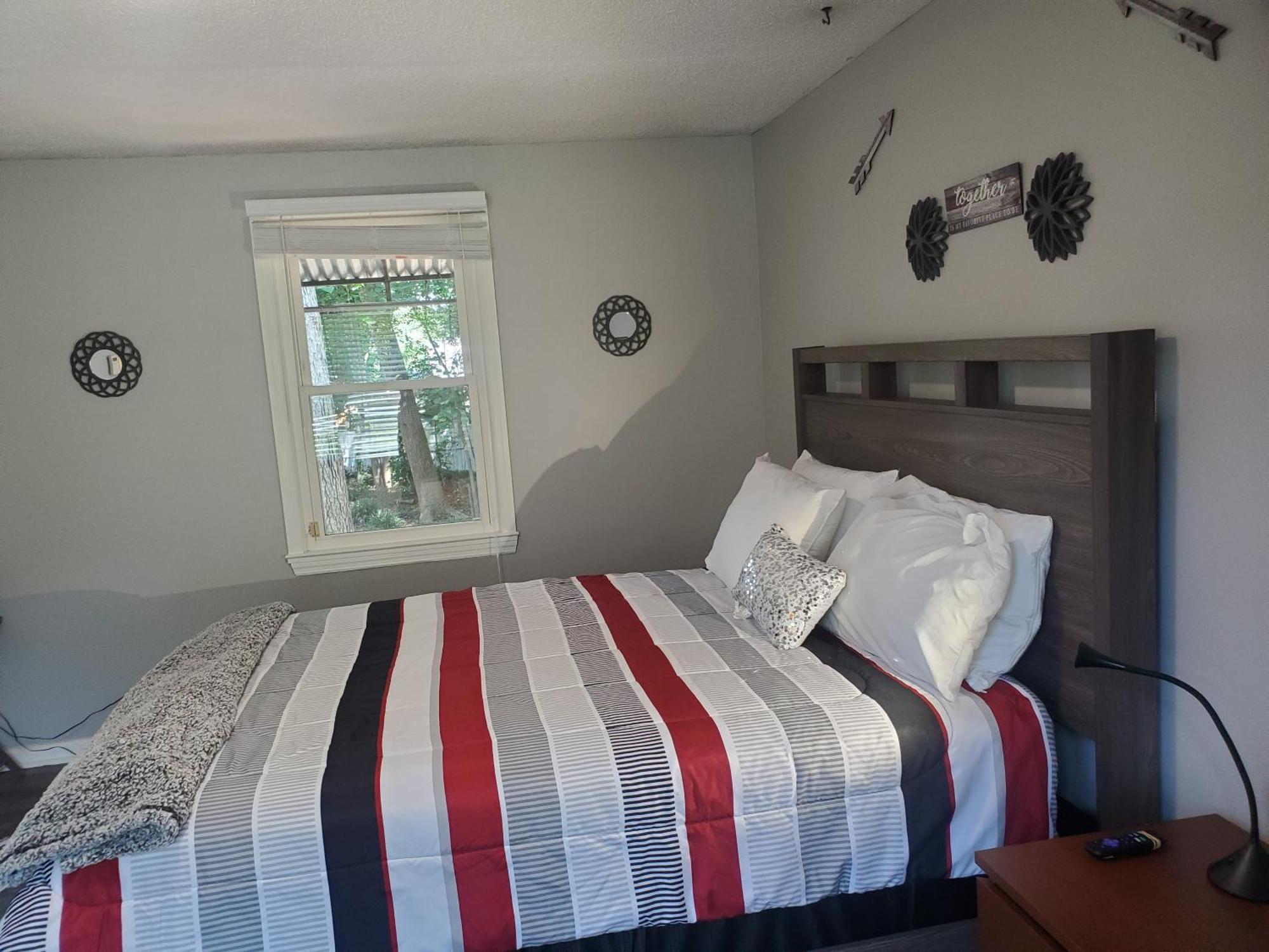 Private Single Level Standalone House Large Lot - 3 Bedrooms Charlotte Buitenkant foto